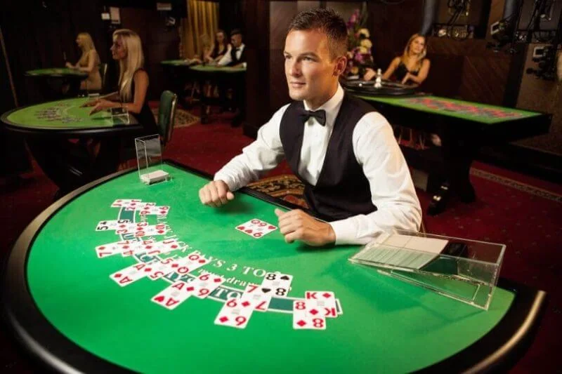 Meja roulette dalam suasana kasino live
